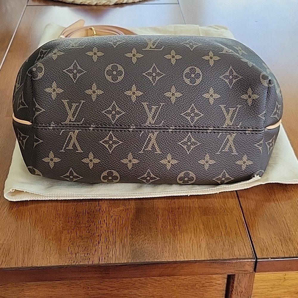 Gorgeous Louis Vuitton Turenne PM - Picture 8 of 8